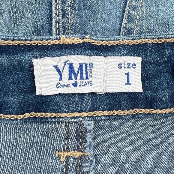 YMI Mid-Rise Cut Off Lace Up Shorts Size 1 Women's - Picture 2 of 7